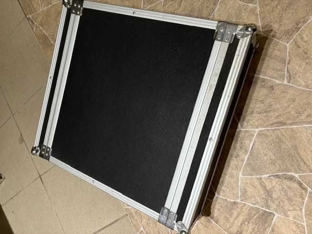 Wzmacniacz mocy Yamaha P3200 w futerale Rockcase
