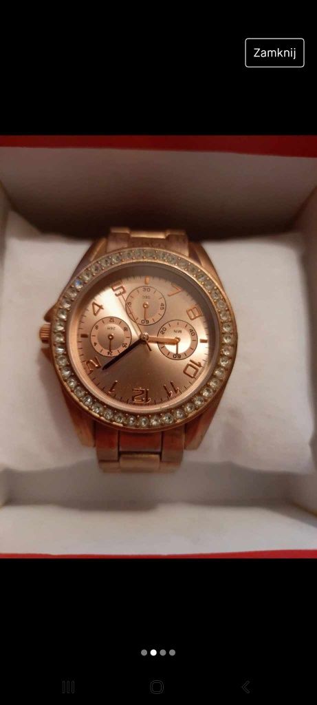 Zegarek damski różowe złoto zapakowany na prezent walentynki