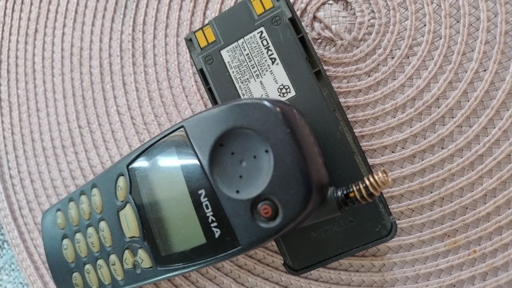 Телефон Nokia.5110. Кнопочный.