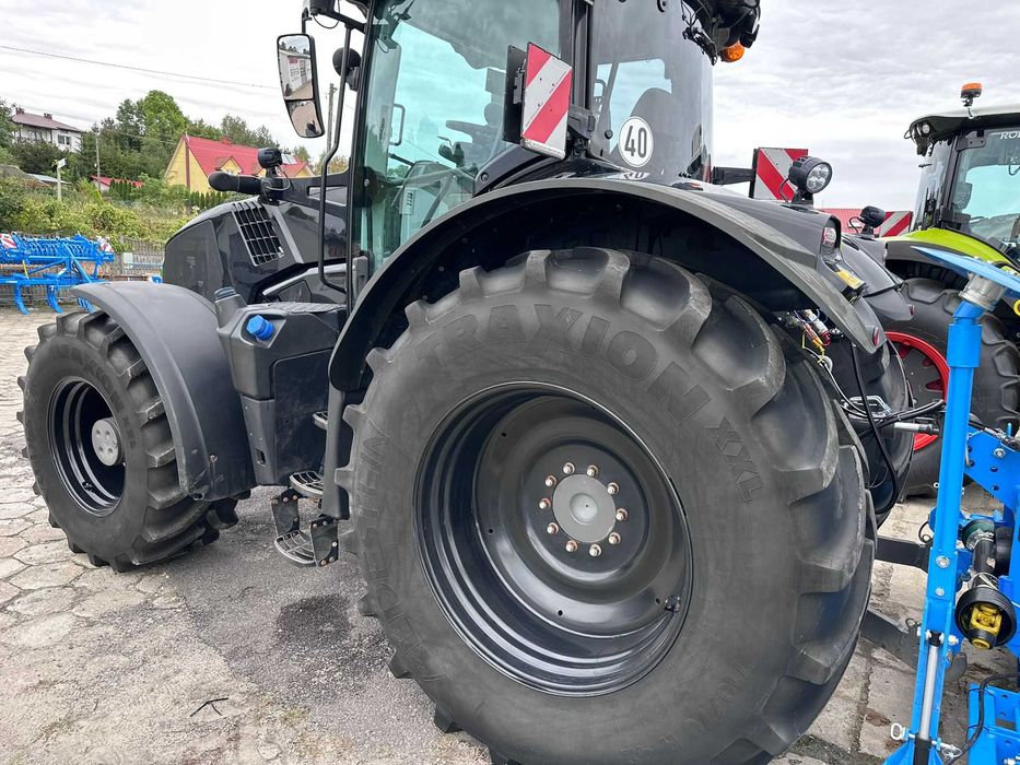 Ciągnik CLAAS AXION 830