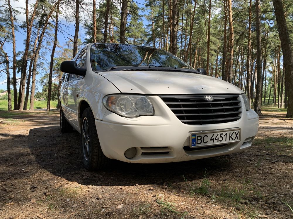 Chrysler Voyager  2.8 дизель в гарному стані