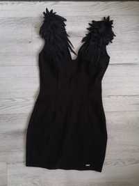 Mohito czarna dopasowana elastyczna sukienka ozdobne ramiona dekolt v.