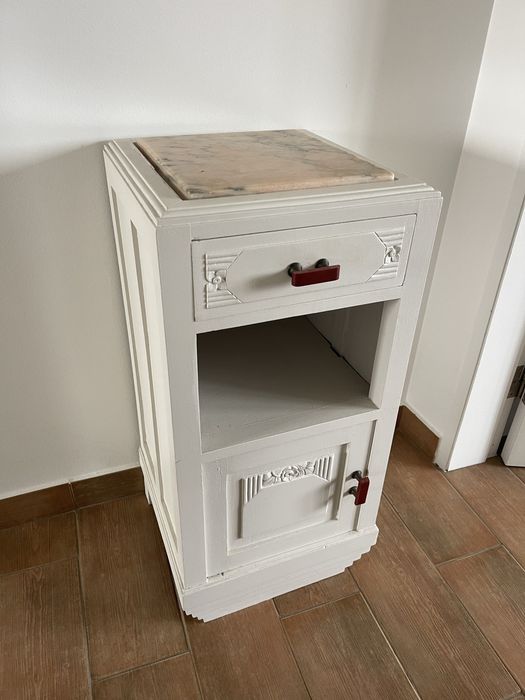 Móvel / mesa de cabeceira com pedra mármore rosa