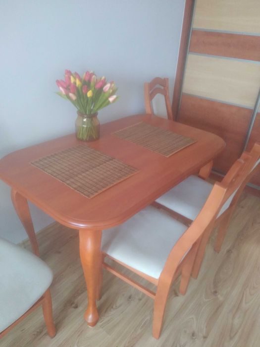 Stół rozkładany + 4 krzesła stan idealny