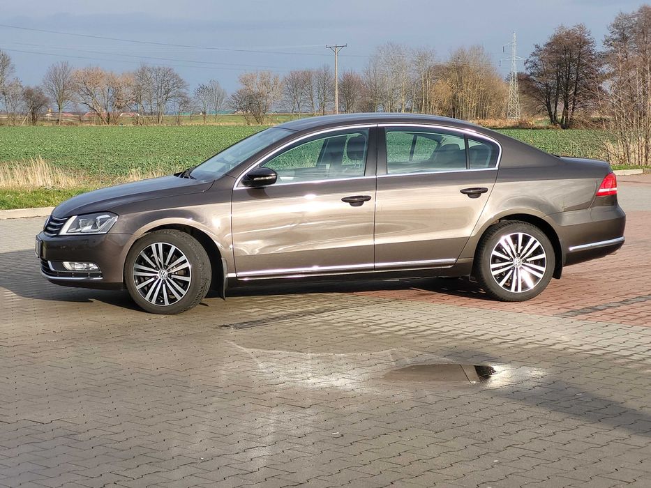 VW Passat B7 2.0 TDI biksenon, led, navi, kamera cofania. Super stan.