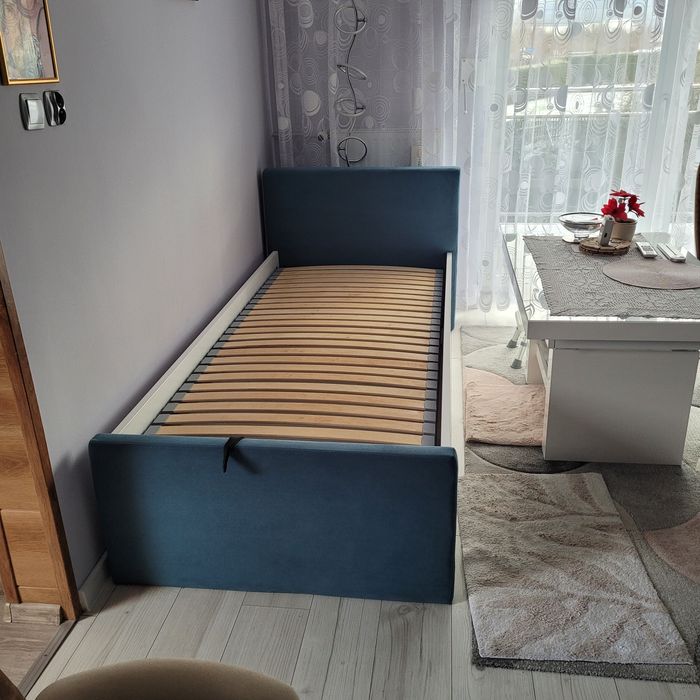 Łóżko jednoosobowe