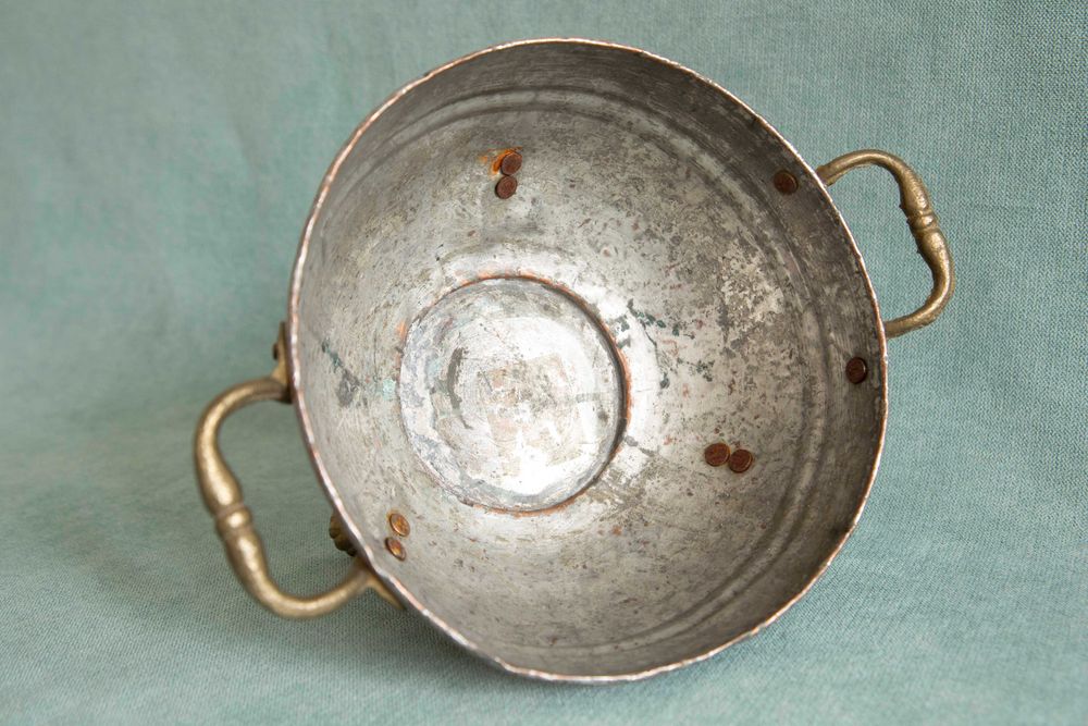 Antyk pojemnik miedziany kociołek zabytkowy ciężki misa na nóżkach