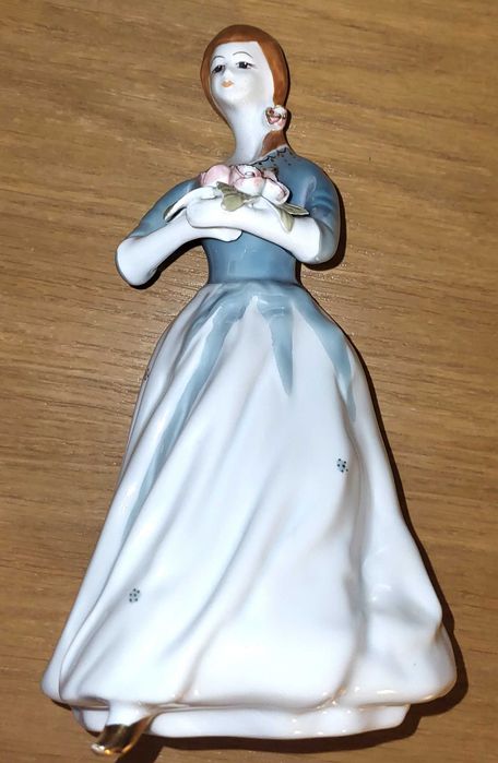 Figurka kobieta z kwiatkami Rumunia