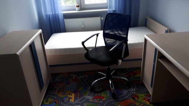 meble do pokoju dziecięcego-łóżko,biurko,szafka,półka,fotel