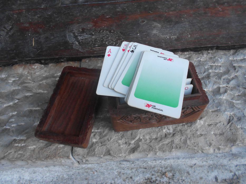 Caixa antiga madeira nobre trabalhada jogo cartas decoraçao