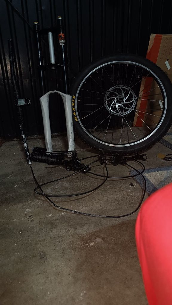 Várias peças de Bicicleta de Downhill