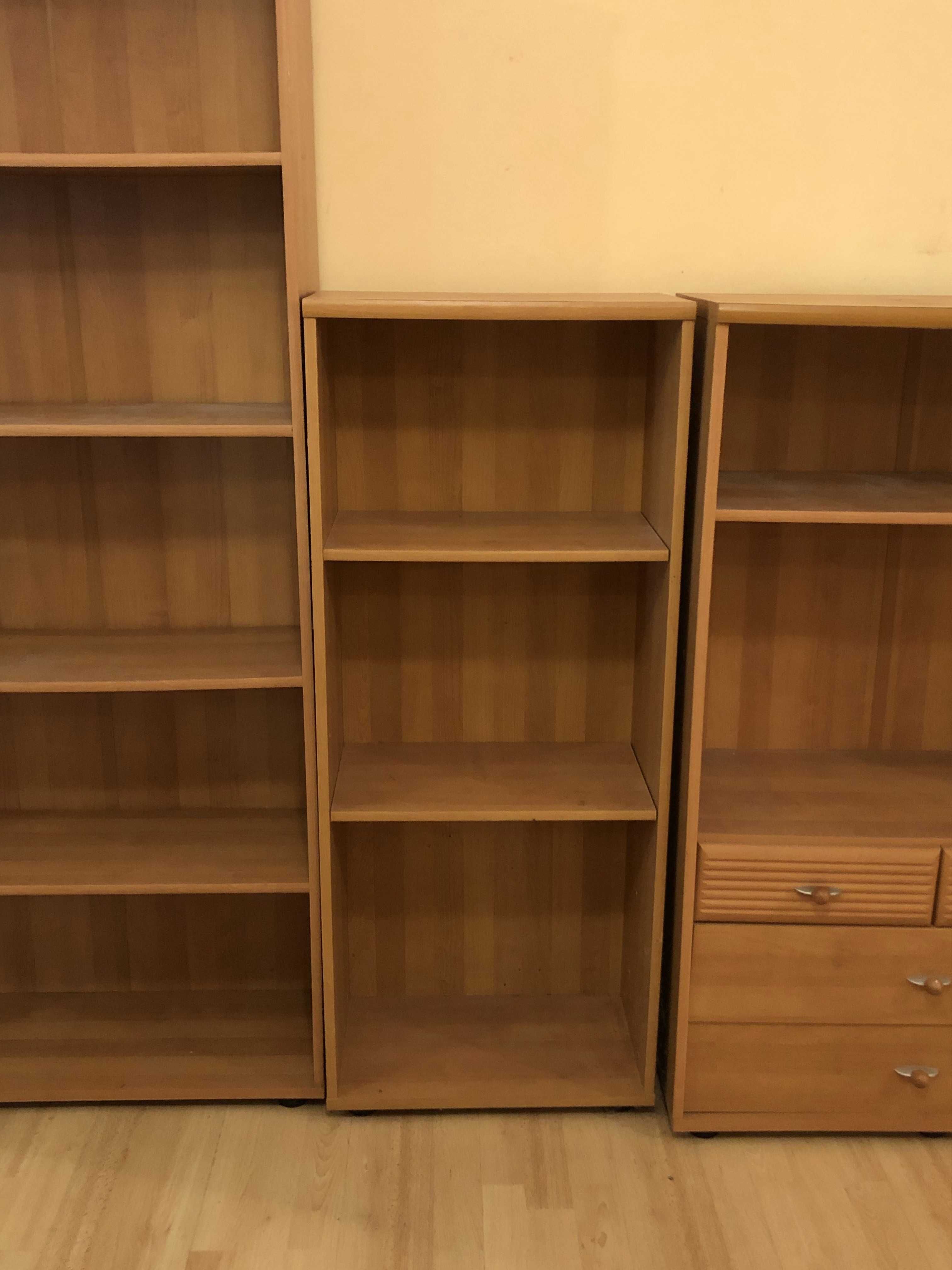 Komplet mebli wraz z szafką