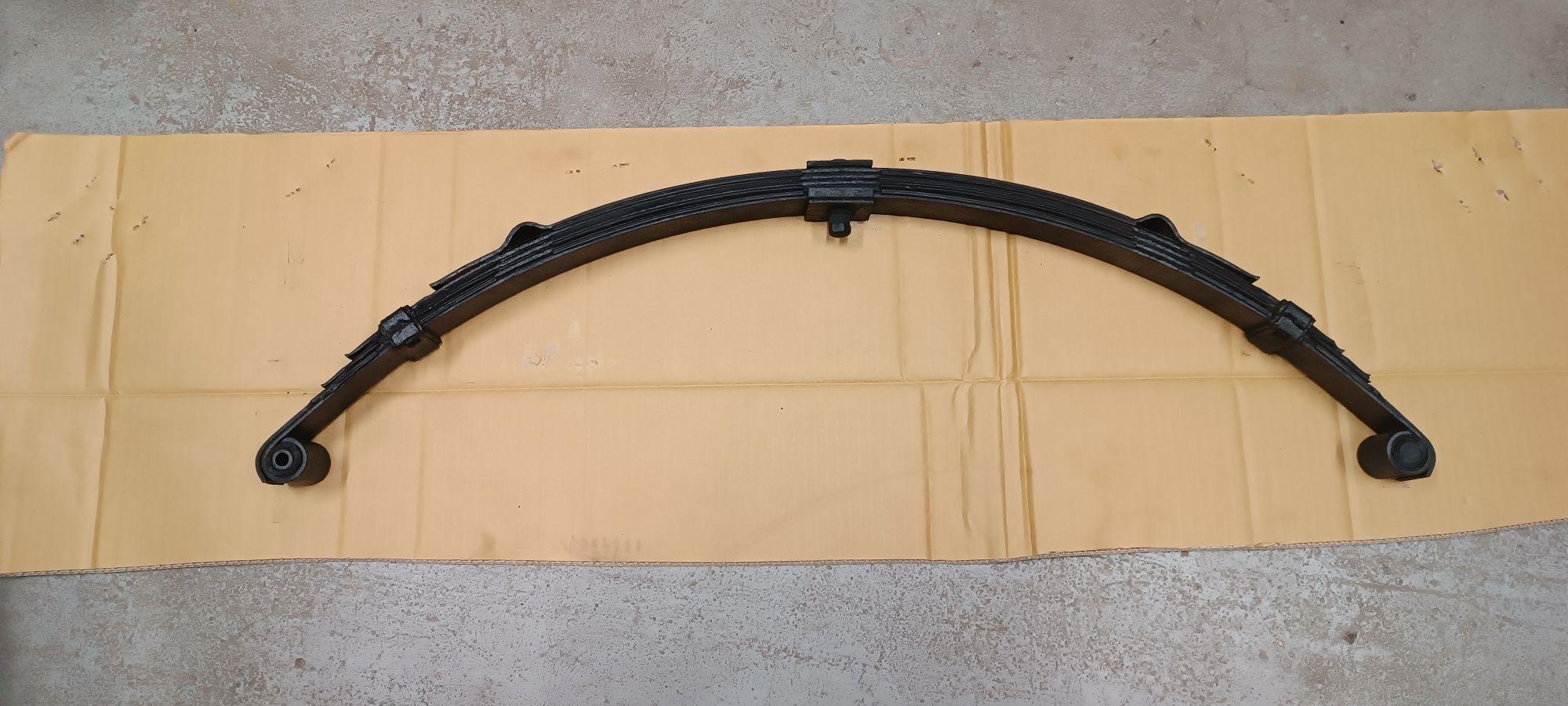 Fiat 126p resor oryginalny zapieczona śruba ładny stan