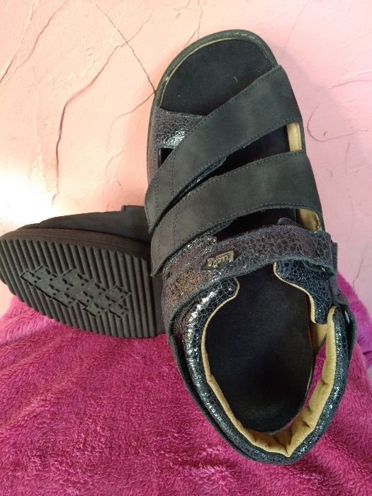 Кожаные черные босоножки, открытые туфли