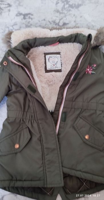 Куртка на дівчинку