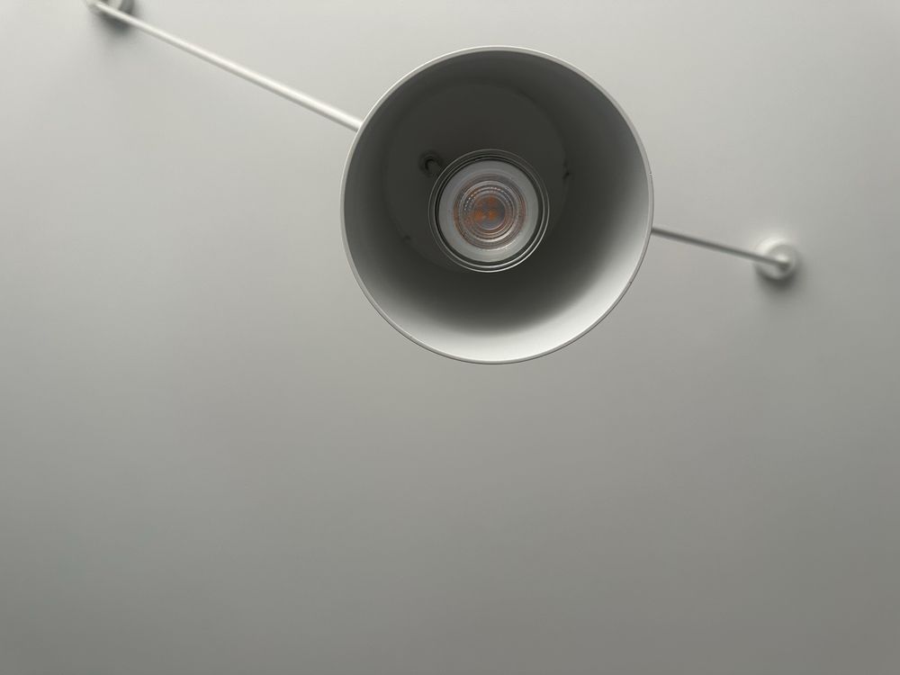 Lampa Shilo w kolorze bialym