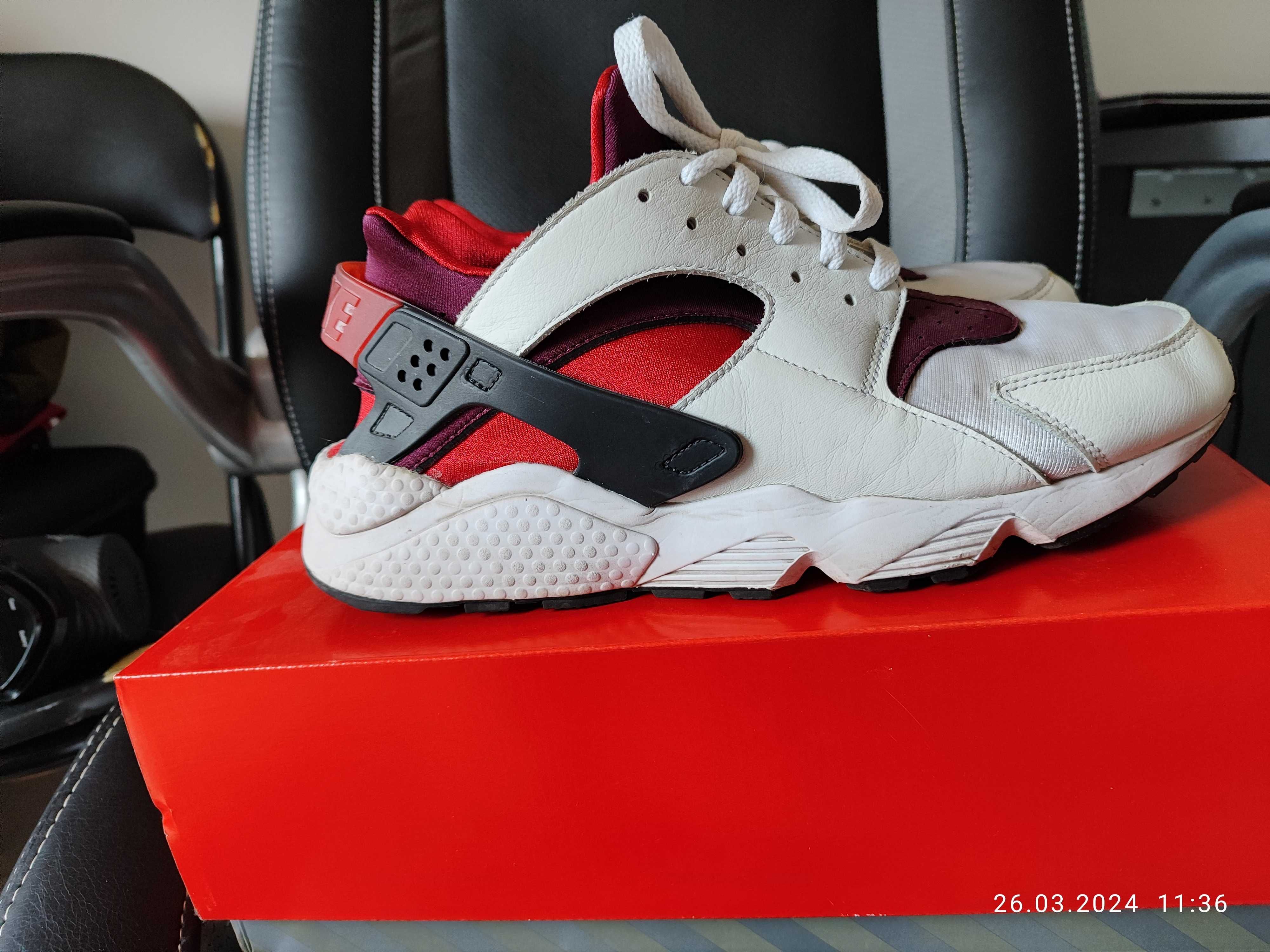 Nike Huarache Varsity Red