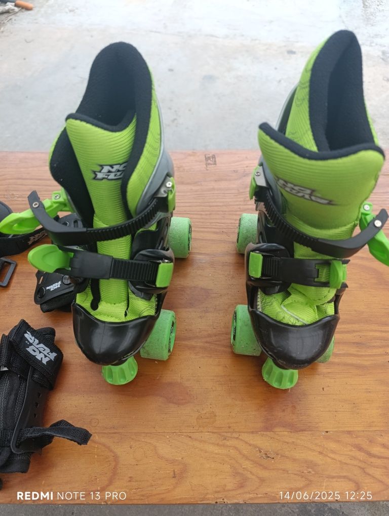 Patins de criança ajustável do 28-32