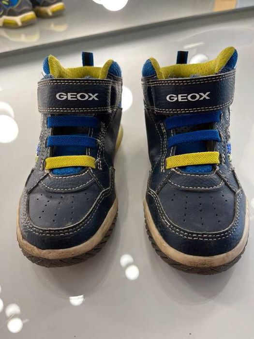 Geox półbuty rozmiar 28 świecąc podczas chodzenia