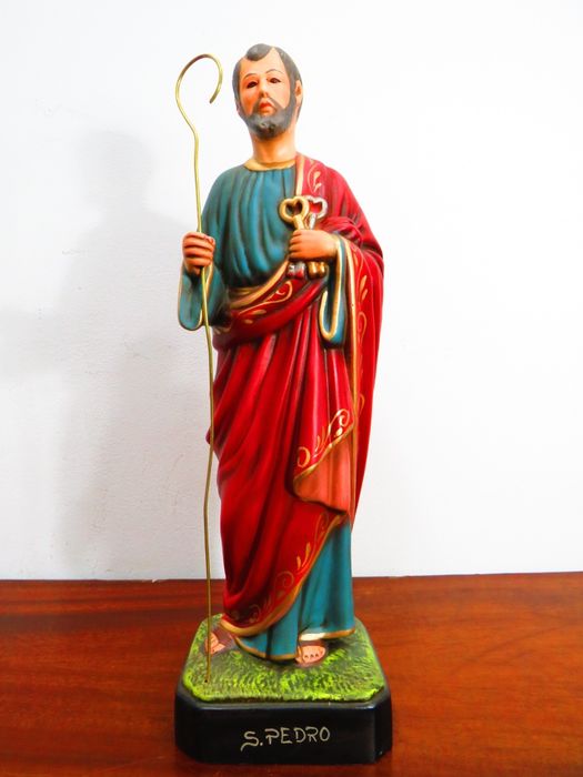 São Pedro com olhos de vidro.