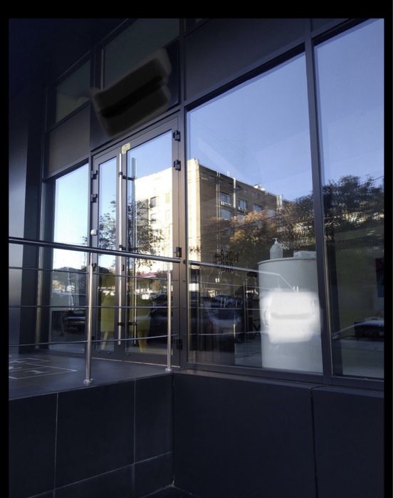 ПЕЧЕРСЬК Фасад Вітрини