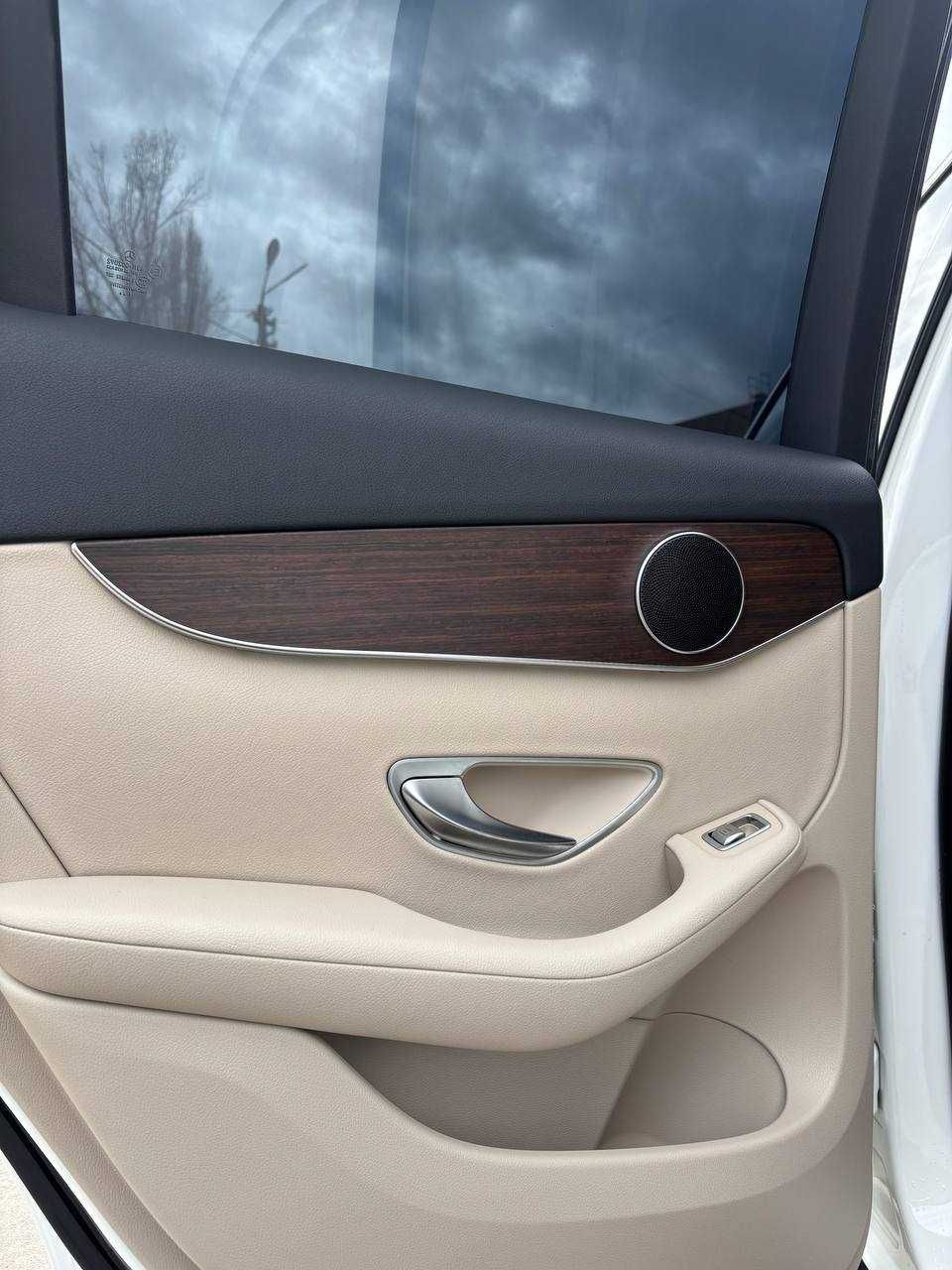 Mercedes-Benz GLC-Class 2021