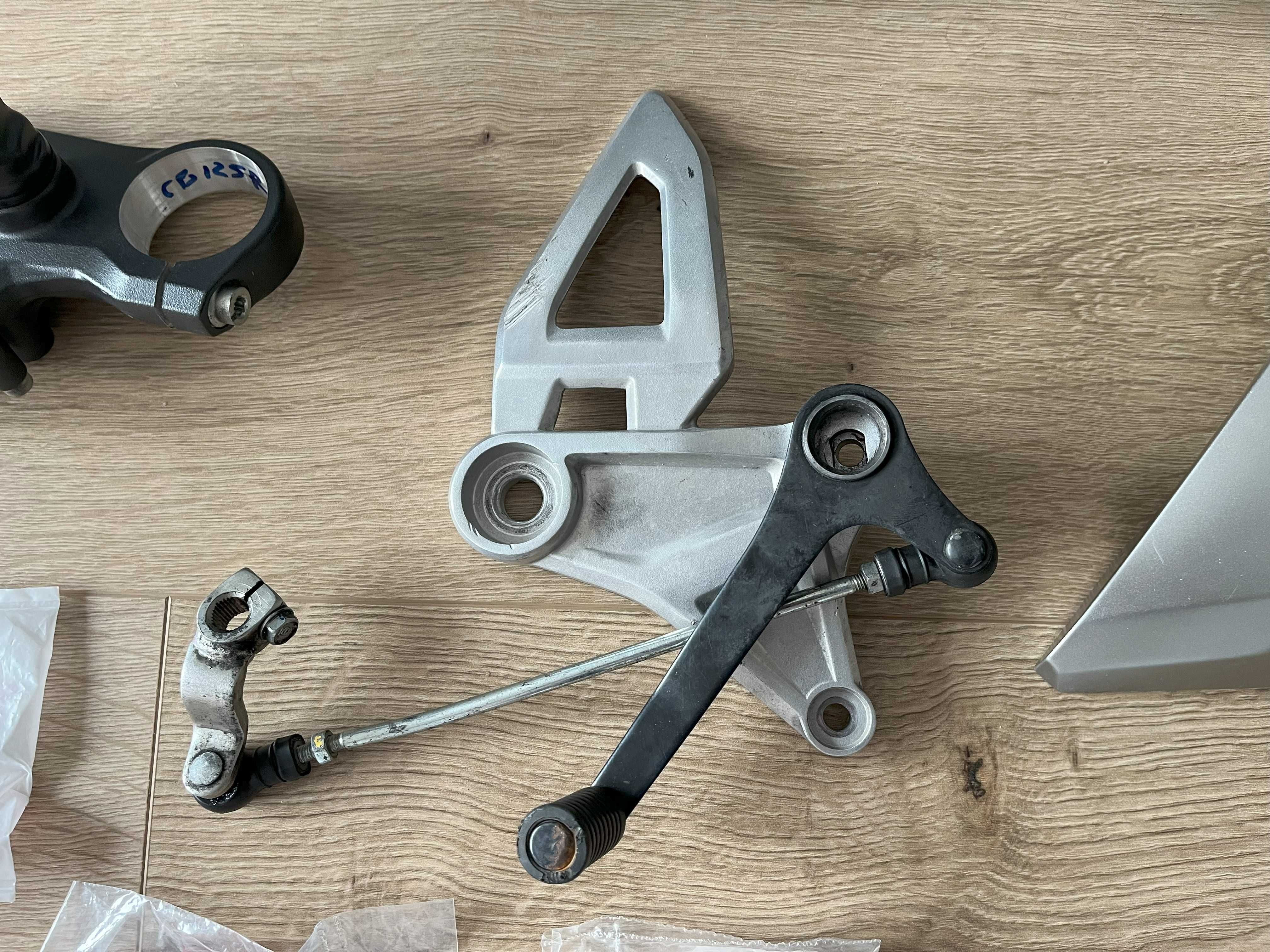 Honda CB125R 2021r części owiewka półka set