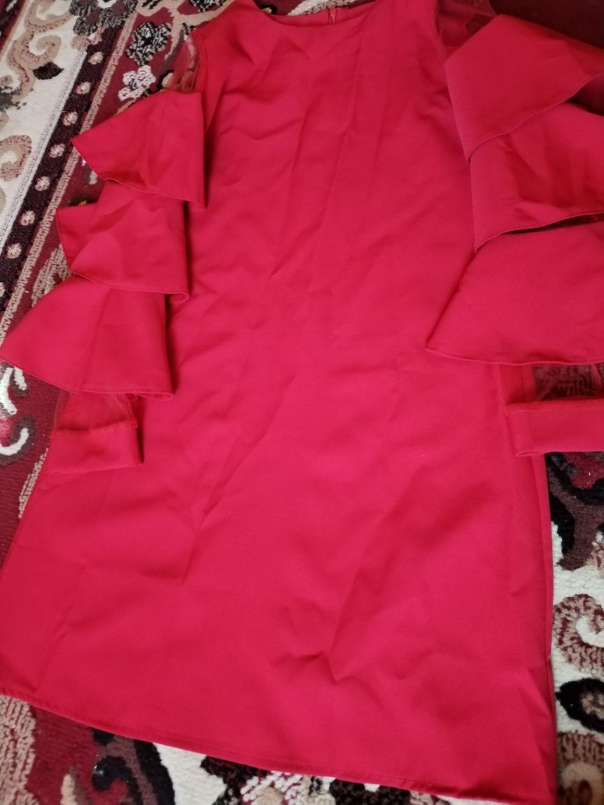 Сукня червона нова
