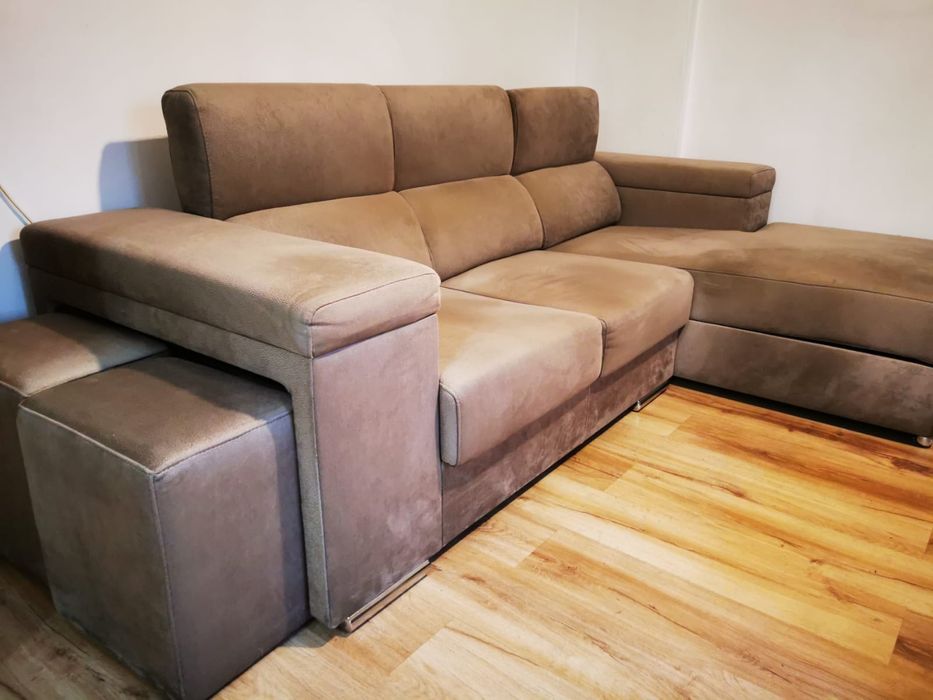 SOFÁ CHAISE LONGUE Com 2 puffs e Baú