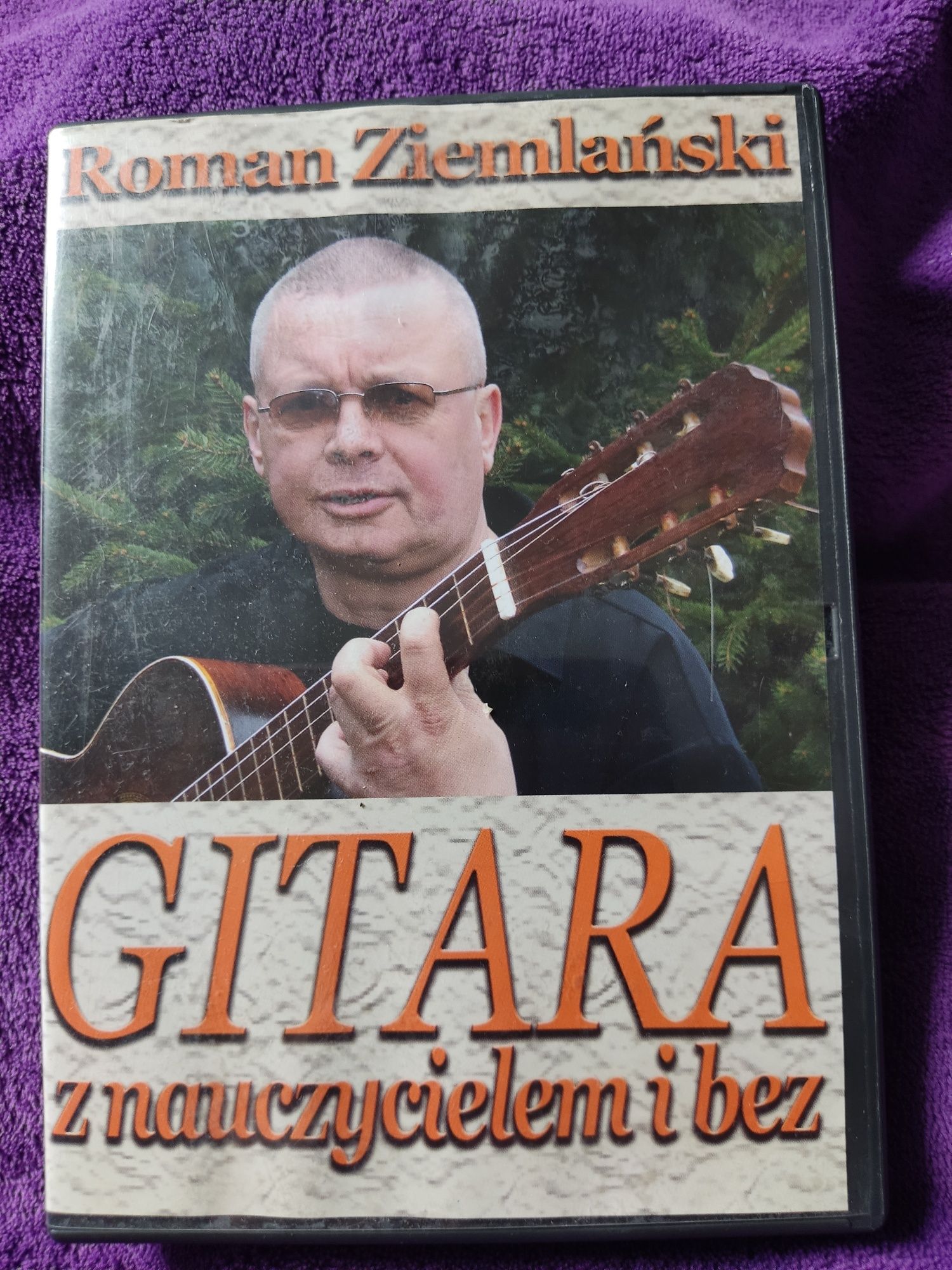 Gitara z nauczycielem lub bez Roman Ziemlański. Płyta dvd