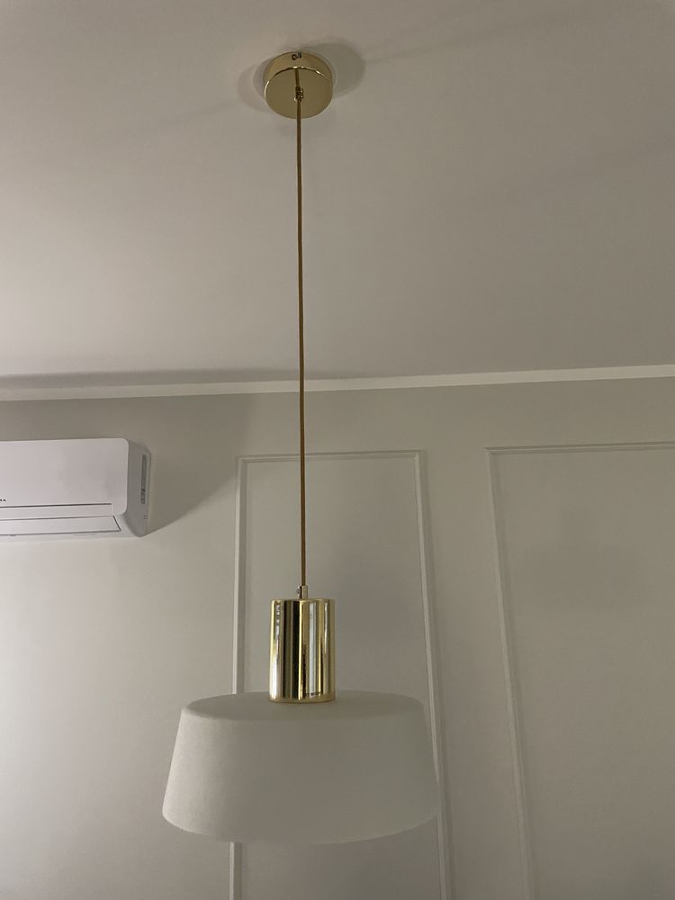Dwie lampy wiszące nad stół szklane