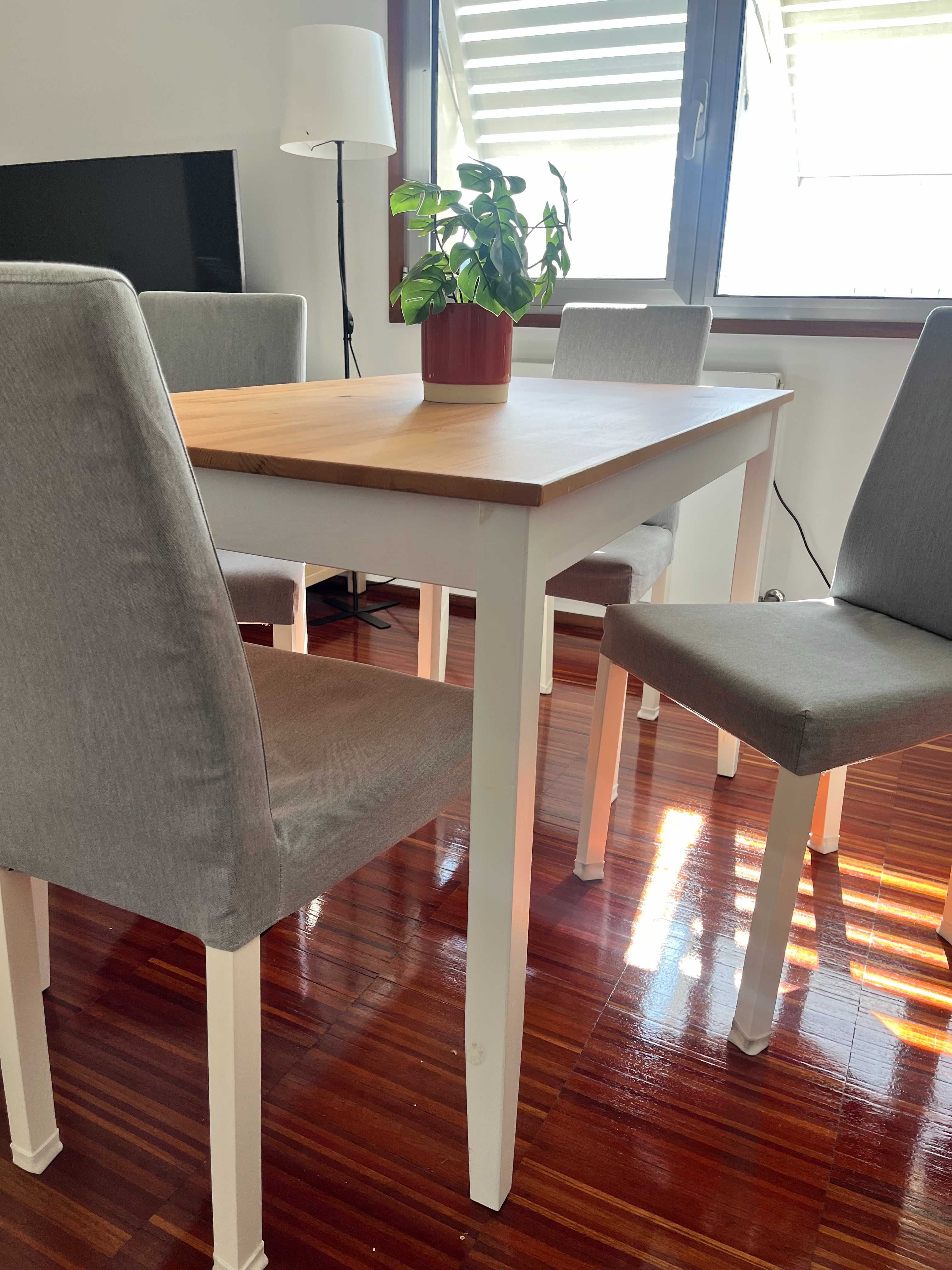 Mesa Ikea com 4 cadeiras