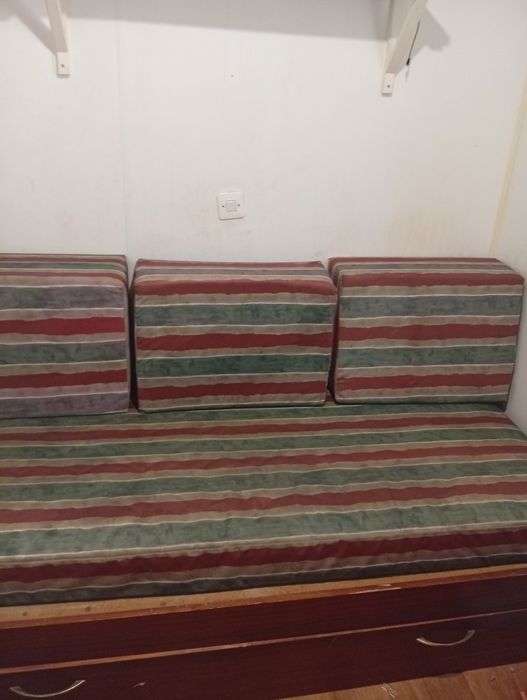 Sofá cama  as capas tira se