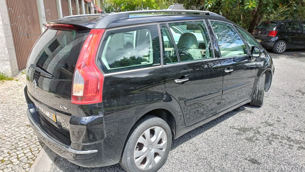 Citroen C4 Grande Picasso 7l automática recebo retoma para facilitar.