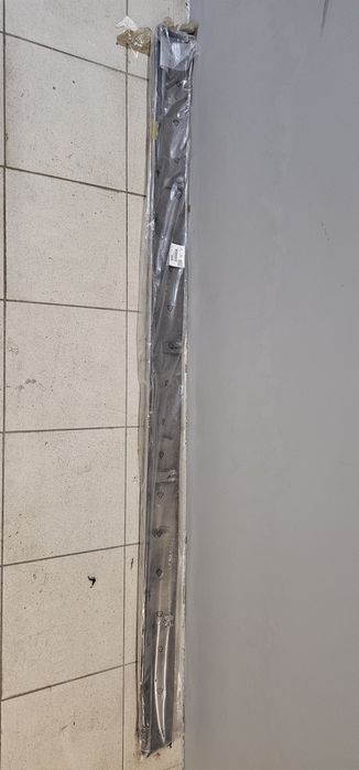 Продам накладку (молдинг)зовнішня ліва 7009P9 для Peugeot 3008.