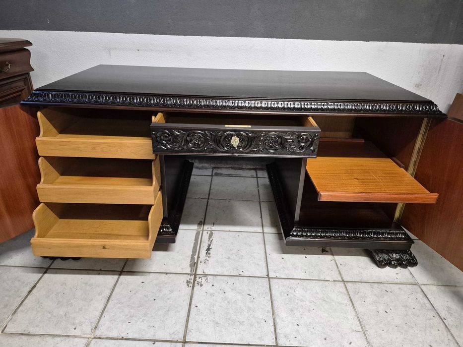 Stylowe biurko na lwich łapach antyk