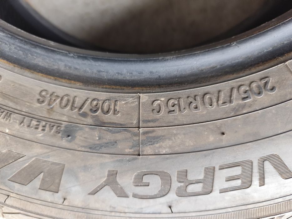 Pneus 205/70r15C Toyo 95% piso