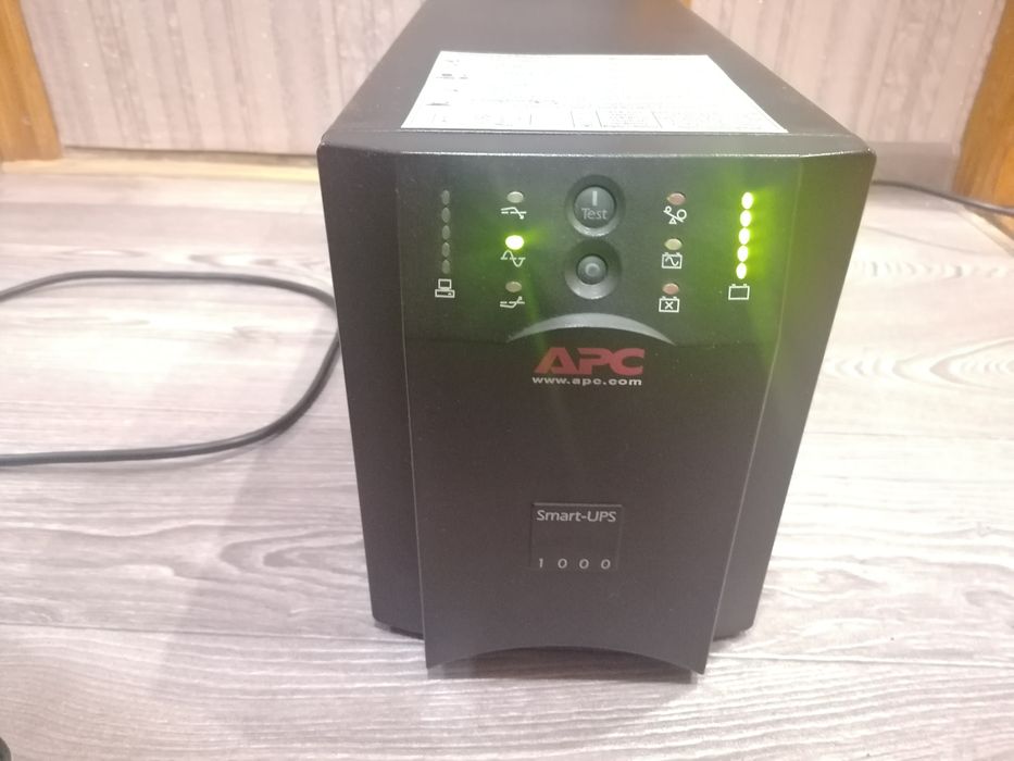 Безперебійник APC Smart-UPS 1000