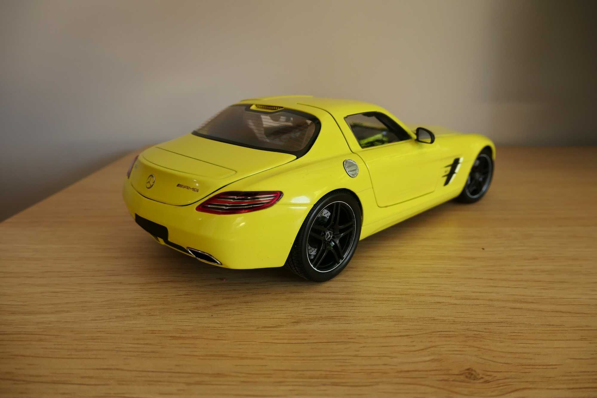 Mercedes-Benz SLS-AMG - Minichamps Yellow E-Cell