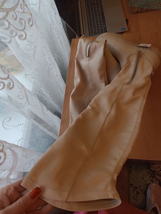 Ботфорди високі плоска підошва висока.