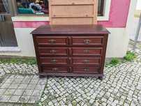 Cómoda em madeira
