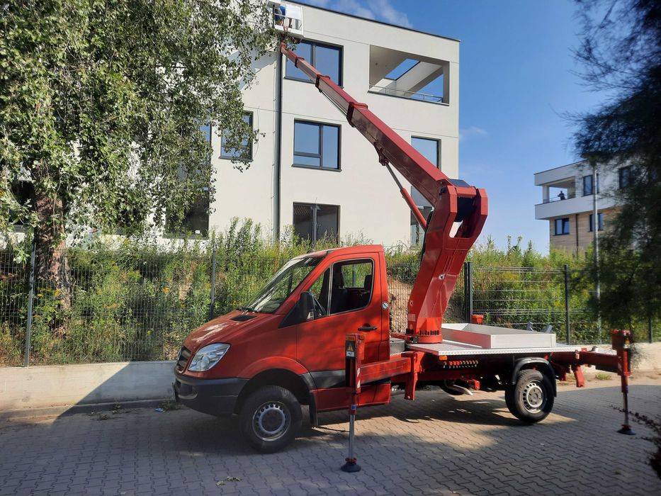 Podnośnik koszowy Warszawa, zwyżka, dźwig, wycinka drzew, wymiana lamp