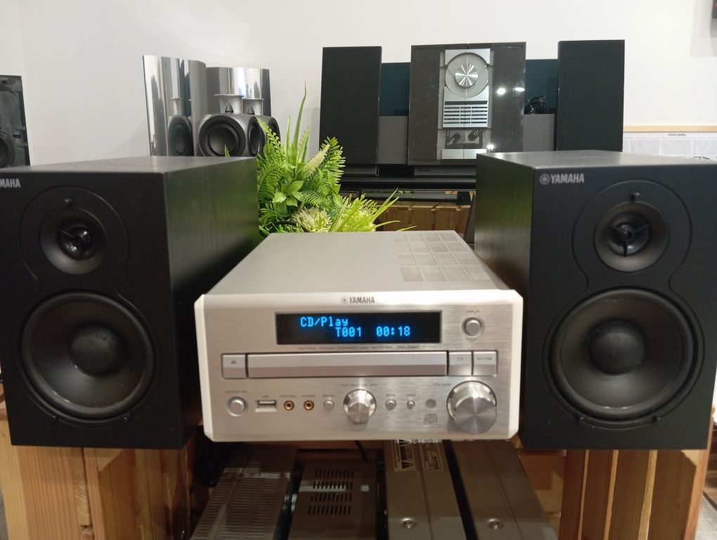 Wieża stereo CD Yamaha CRX-E320 + głośniki NS-BP100 + pilot CRX-E320