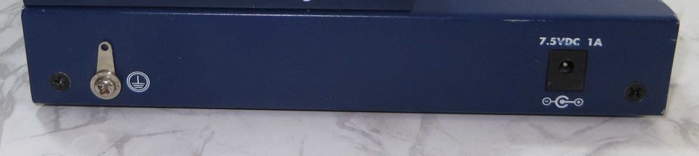 Комутатор Netgear FS108 v2