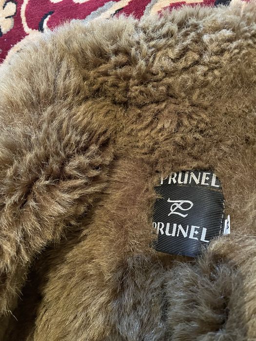 продам жениски дблонка очен теплый очен мала одивал все время шкафы  .