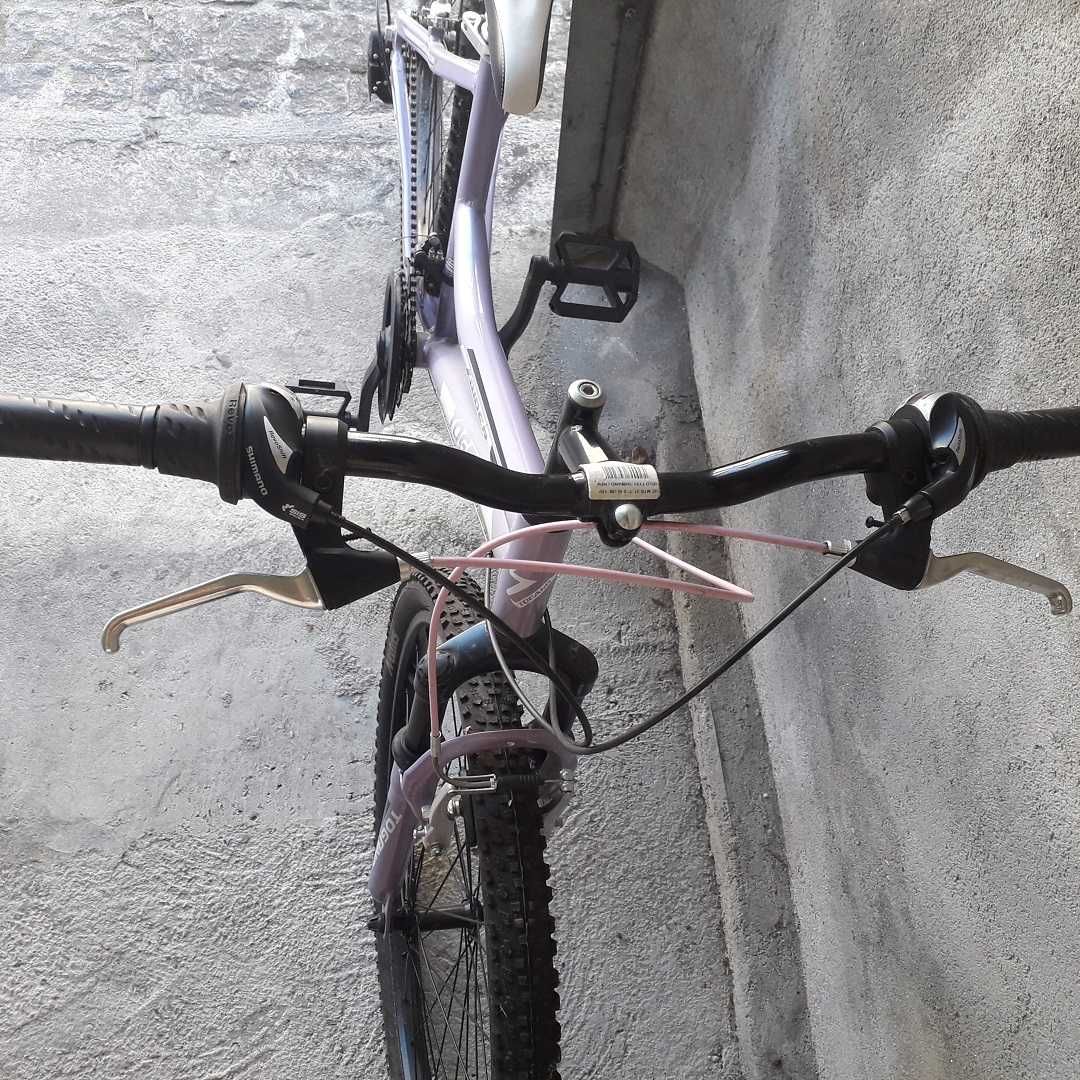 Bicileta montanha em alumínio, engrenagem, mudanças e travoes Shimano