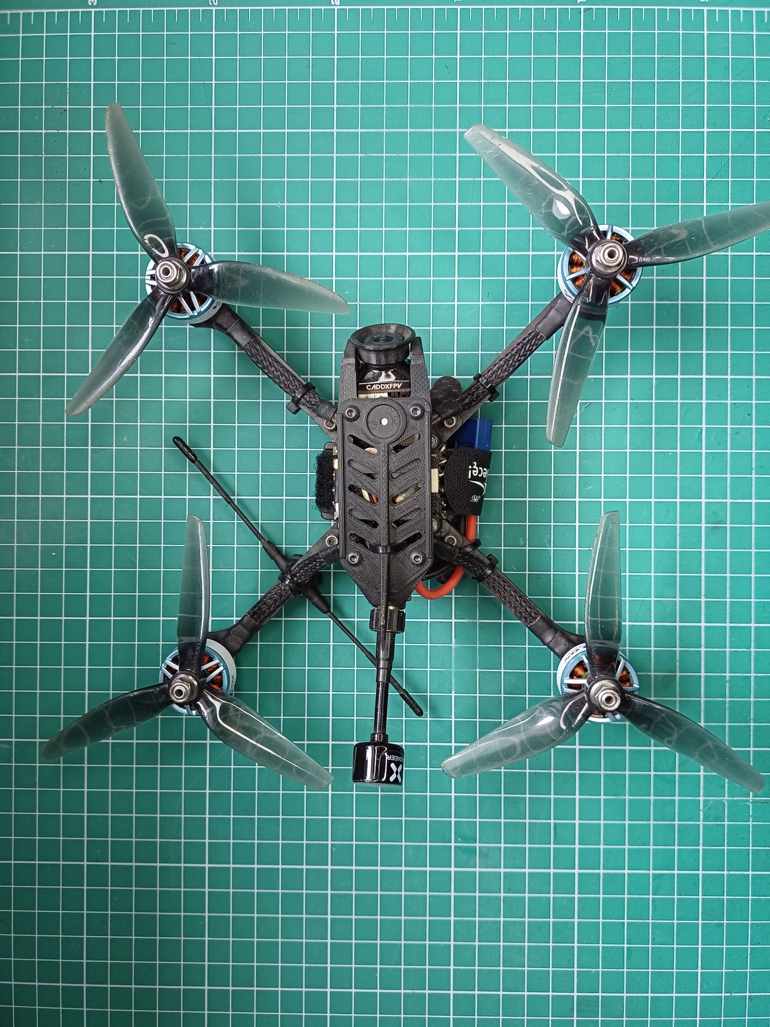 Dron sportowy FPV na ramie 5 cali tyro 109