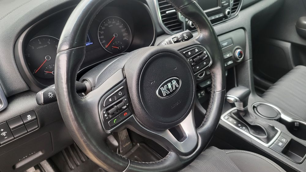 Продам офіційний KIA SPORTAGE