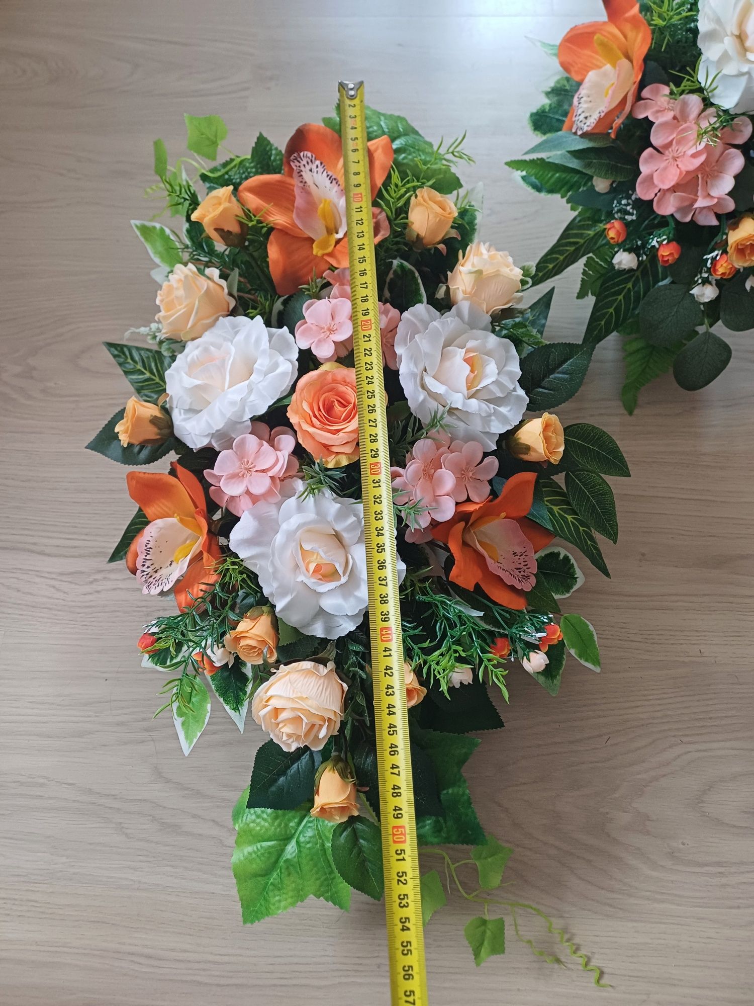 Pomarańczowy zestaw orchidea wiązanka stroik bukiet z wazonem na grób