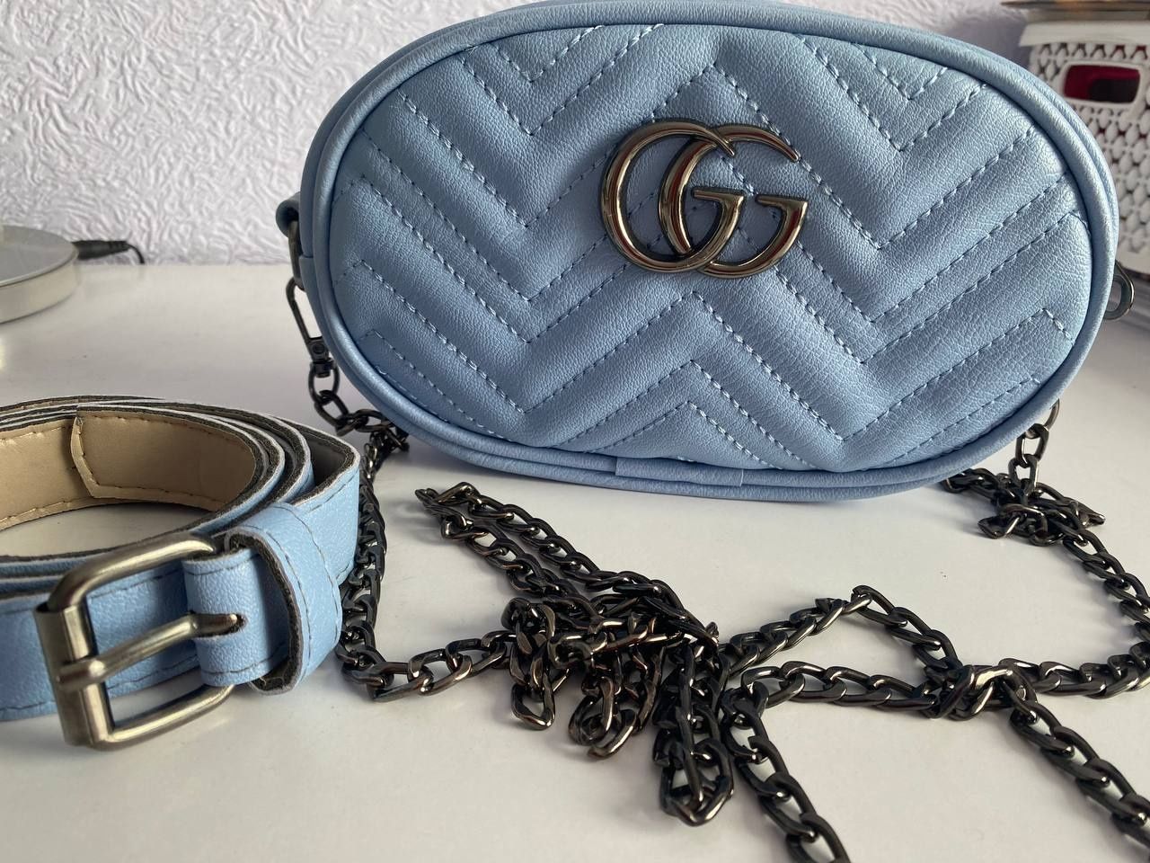 Сумочка Gucci, на цепочке и на ремне .